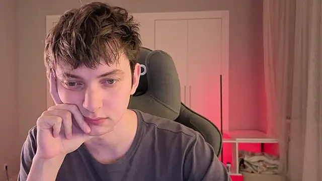 Snapshot of pjatteryd chatting on 04/15/26, 06:04 pjatteryd online show from 04/15/26, 06:04