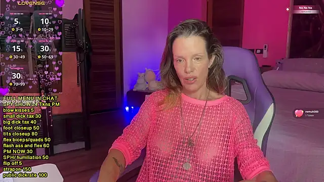 Snapshot of mommyselenafit_ chatting on 11/22/25, 06:23 mommyselenafit online show from 11/22/25, 06:23