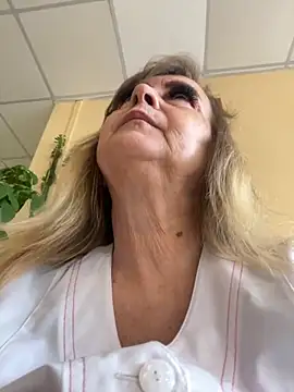 Irina2909xh online show from 09/18/25, 09:00