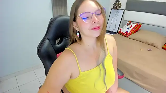 Snapshot of LEYNABRAUN chatting on 01/03/25, 12:52 LEYNABRAUN online show from 01/03/25, 12:52