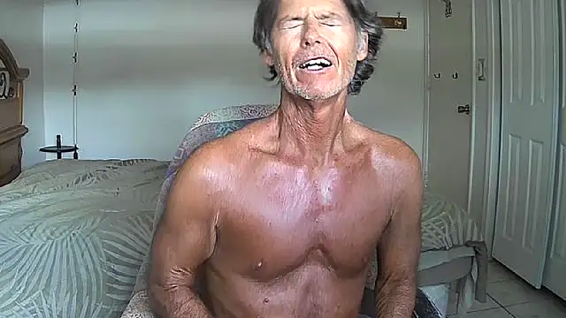 Snapshot of nakeedcowboi65 chatting on 04/20/26, 07:04 nakeedcowboi65 online show from 04/20/26, 07:04
