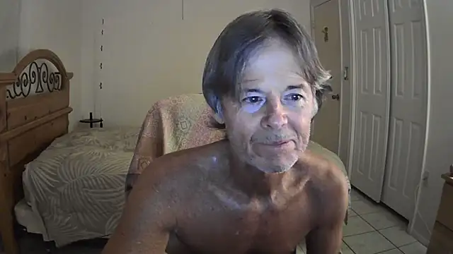 Snapshot of nakeedcowboi65 chatting on 04/24/26, 10:18 nakeedcowboi65 online show from 04/24/26, 10:18