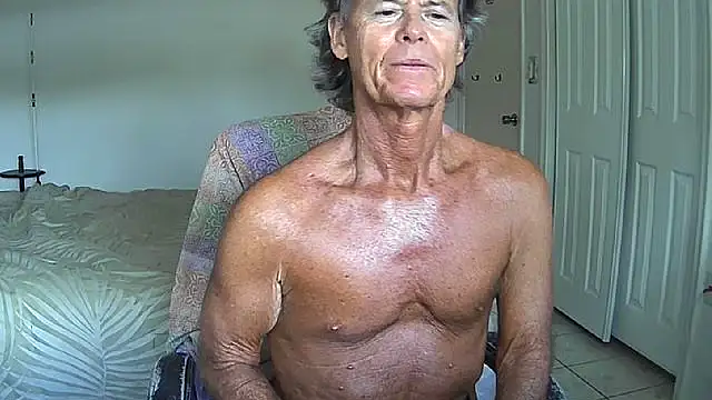 Snapshot of nakeedcowboi65 chatting on 05/18/26, 09:42 nakeedcowboi65 online show from 05/18/26, 09:42