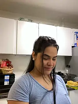 Snapshot of Maria_ruiz chatting on 01/01/25, 01:37 Maria ruiz online show from 01/01/25, 01:37