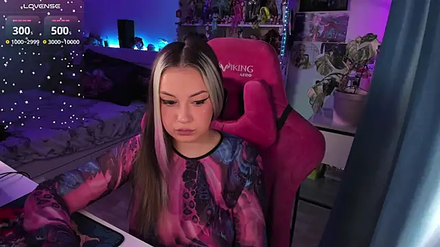 ChloeKohaku online show from 12/18/24, 03:26