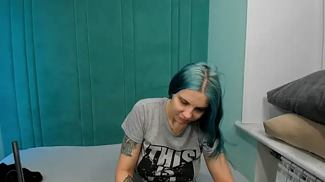 Snapshot of JuliaBusty chatting on 12/16/25, 04:28 JuliaBusty online show from 12/16/25, 04:28