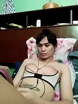 QueenSoreal online show from 05/05/26, 04:48