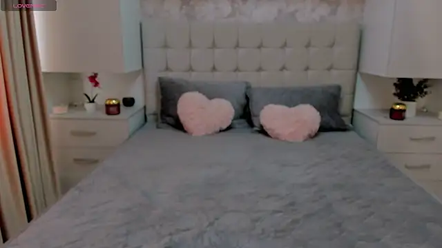 mysteriousbrunette26 online show from 04/18/26, 08:29