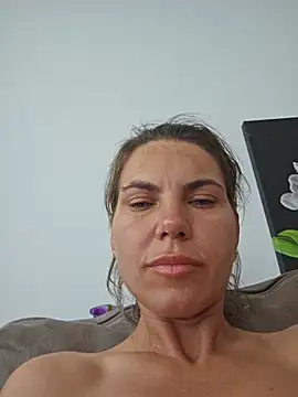 Snapshot of FeliciaKrige chatting on 06/27/26, 03:39 FeliciaKrige online show from 06/27/26, 03:39