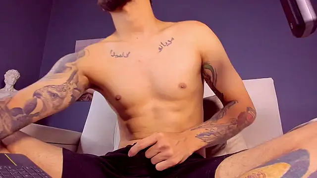 Snapshot of alessandro_duty chatting on 01/01/25, 02:51 alessandro duty online show from 01/01/25, 02:51