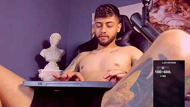 Snapshot of alessandro_duty chatting on 01/04/25, 11:27 alessandro duty online show from 01/04/25, 11:27