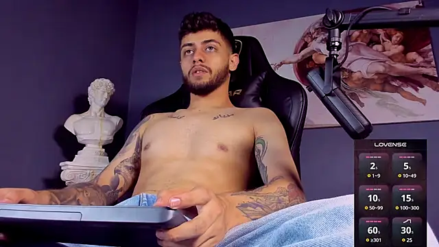 Snapshot of alessandro_duty chatting on 01/16/25, 12:55 alessandro duty online show from 01/16/25, 12:55