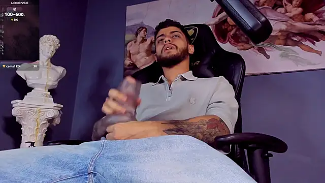 Snapshot of alessandro_duty chatting on 02/07/25, 02:40 alessandro duty online show from 02/07/25, 02:40