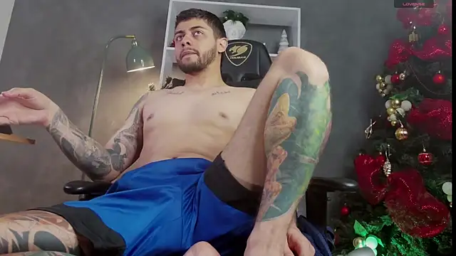 Snapshot of alessandro_duty chatting on 12/05/25, 12:30 alessandro duty online show from 12/05/25, 12:30