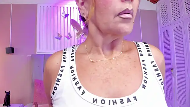 chantall1375 online show from 05/27/26, 03:47