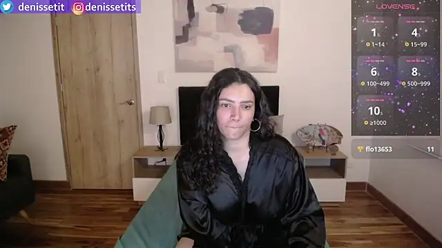 Snapshot of DenisseTits chatting on 02/01/25, 11:27 DenisseTits online show from 02/01/25, 11:27