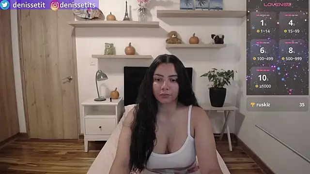 Snapshot of DenisseTits chatting on 10/17/25, 02:19 DenisseTits online show from 10/17/25, 02:19