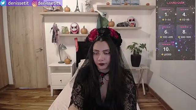 Snapshot of DenisseTits chatting on 10/31/25, 08:21 DenisseTits online show from 10/31/25, 08:21