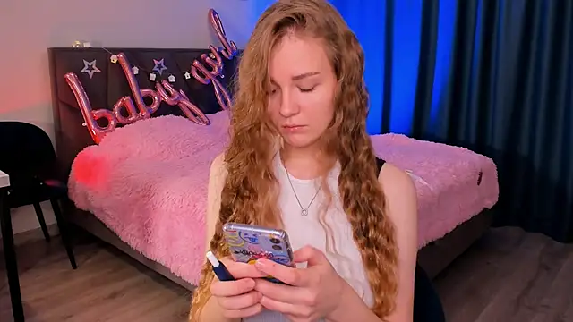 SweetMilkis online show from 12/27/24, 09:17