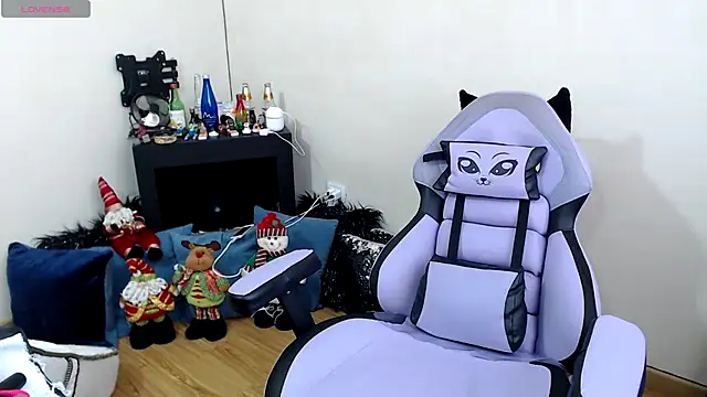 Snapshot of sophialxxx chatting on 12/03/25, 07:45 sophialxxx online show from 12/03/25, 07:45