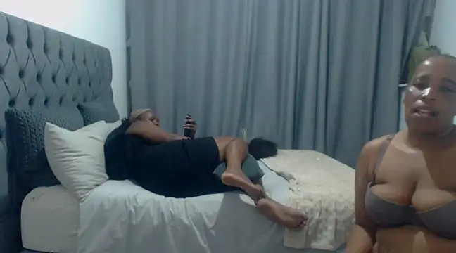 Snapshot of Samantha69x chatting on 03/19/25, 06:01 Samantha69x online show from 03/19/25, 06:01