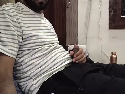 Snapshot of brownie_cake_cb chatting on 11/16/25, 04:01 brownie cake cb online show from 11/16/25, 04:01