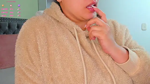 Kyllie B online show from 11/25/25, 02:33