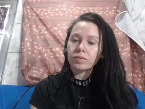 Snapshot of Venusluxodomme chatting on 10/03/25, 02:47 Venusluxodomme online show from 10/03/25, 02:47