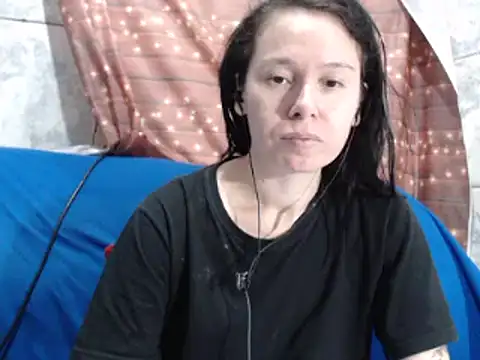 Snapshot of Venusluxodomme chatting on 10/12/25, 02:49 Venusluxodomme online show from 10/12/25, 02:49