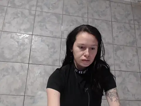 Snapshot of Venusluxodomme chatting on 10/26/25, 01:28 Venusluxodomme online show from 10/26/25, 01:28