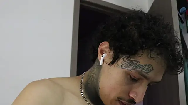 trieone online show from 10/22/25, 01:39