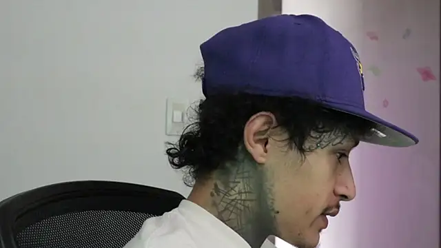 trieone online show from 12/19/25, 01:07