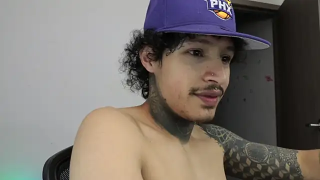 trieone online show from 02/11/26, 01:21