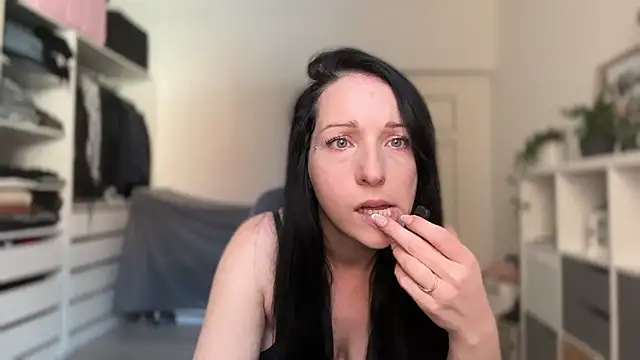 Viola Beck online show from 02/15/26, 10:58