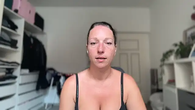 Snapshot of Viola_Beck chatting on 07/18/26, 09:35 Viola Beck online show from 07/18/26, 09:35