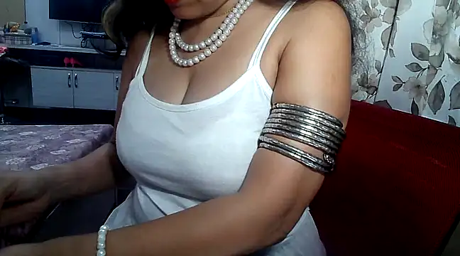 Snapshot of yourradhika chatting on 02/24/25, 06:04 yourradhika online show from 02/24/25, 06:04