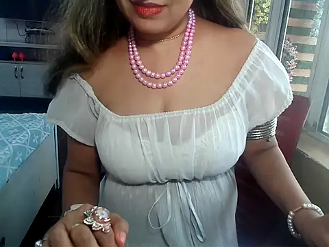 Snapshot of yourradhika chatting on 03/17/25, 06:07 yourradhika online show from 03/17/25, 06:07