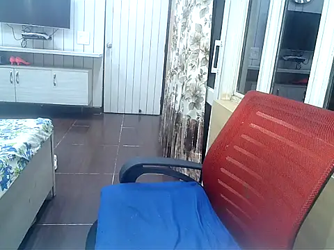 Snapshot of yourradhika chatting on 03/19/25, 06:01 yourradhika online show from 03/19/25, 06:01