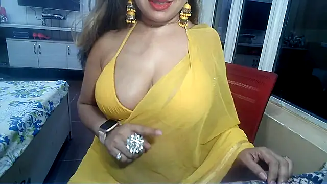 Snapshot of yourradhika chatting on 03/20/25, 03:47 yourradhika online show from 03/20/25, 03:47