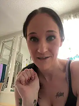 lolabunny9 online show from 02/07/25, 04:24