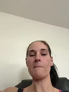 lolabunny9 online show from 10/25/25, 05:51