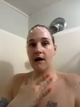 lolabunny9 online show from 04/18/26, 03:16