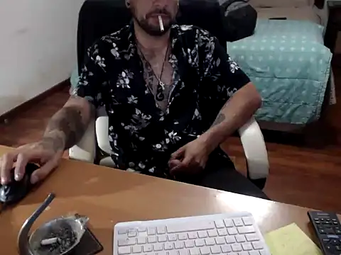 Snapshot of pose14 chatting on 03/08/26, 10:08 pose14 online show from 03/08/26, 10:08