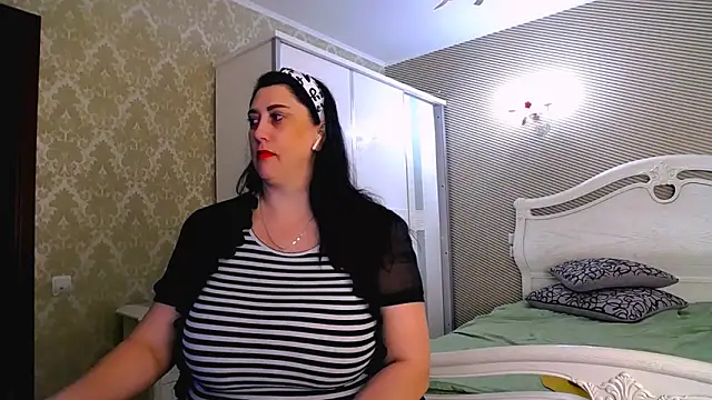 Evelyn Shy online show from 02/25/25, 07:09