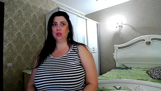 Evelyn Shy online show from 10/21/25, 06:14