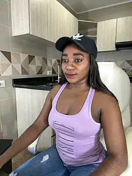 Snapshot of cristaaalclocks1 chatting on 02/06/25, 01:10 cristaaalclocks1 online show from 02/06/25, 01:10