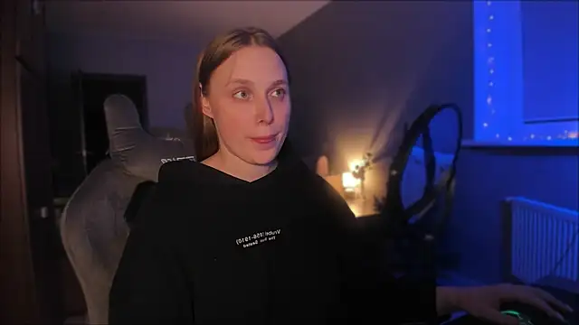 Snapshot of Rachel_Ro chatting on 12/16/24, 11:28 Rachel Ro online show from 12/16/24, 11:28