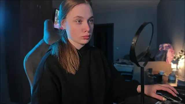 Snapshot of Rachel_Ro chatting on 01/10/25, 07:57 Rachel Ro online show from 01/10/25, 07:57