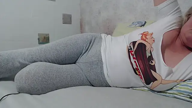 Snapshot of Miss_Night21 chatting on 11/28/25, 06:05 Miss Night21 online show from 11/28/25, 06:05