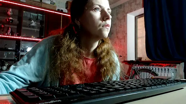 Snapshot of pa1e_pr1ncess chatting on 04/17/26, 05:43 pa1e pr1ncess online show from 04/17/26, 05:43